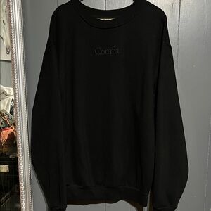 Comfrt crewneck signature sweatshirt